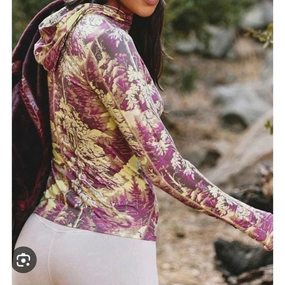 Free People Movement Misty Morning Tee Size Medium Hoodie Thumbholes Worn Once - Picture 3 of 8